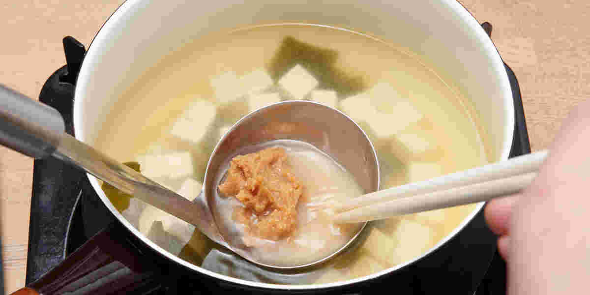 味噌汁を作る