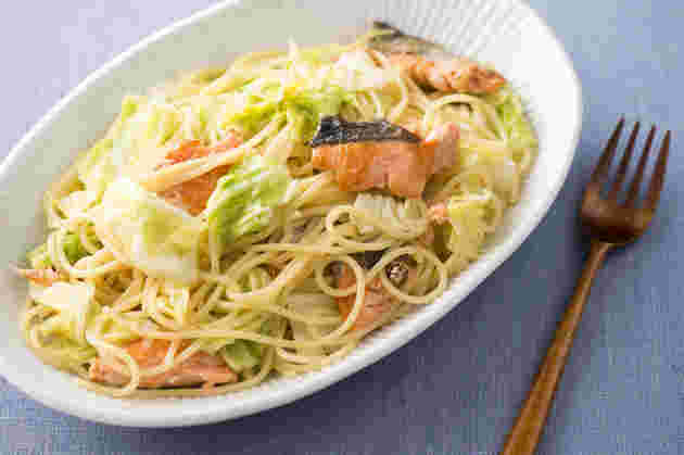 キャベツと鮭のパスタ