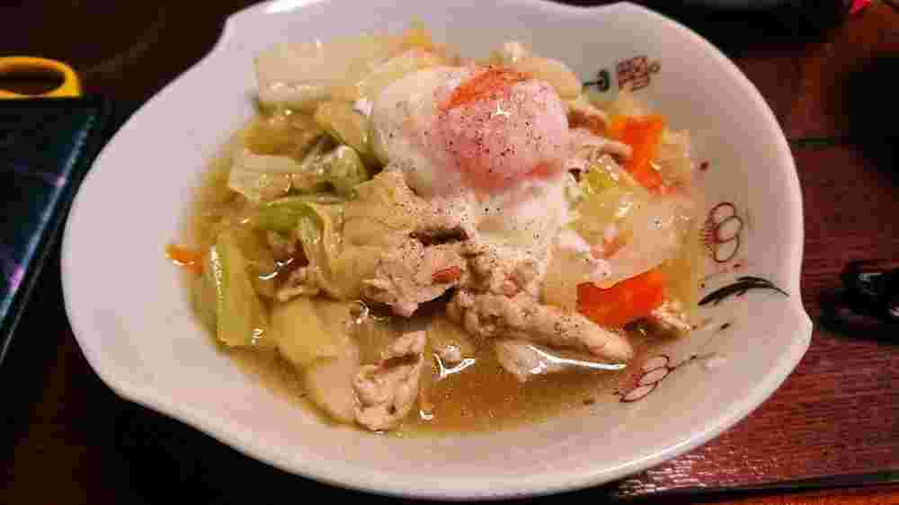 豚肉キャベツの温玉スープ