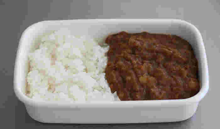 ホーロー容器にカレー