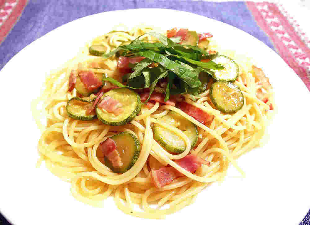 ズッキーニとベーコンのパスタ画像