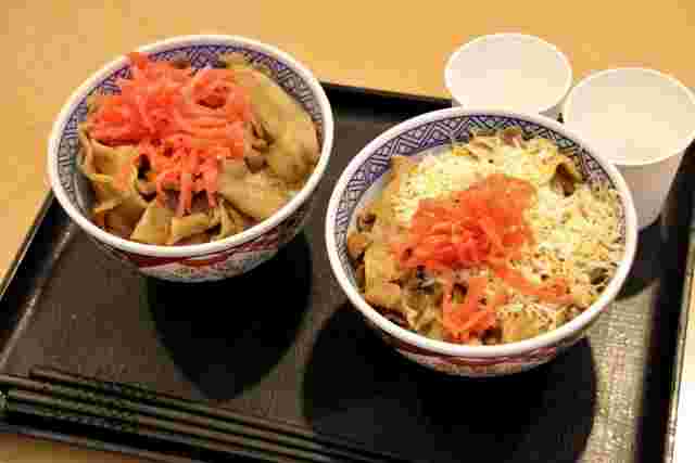 紅ショウガたっぷりの牛丼ととろけるチーズがたまらない牛丼