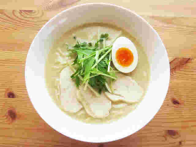 鶏白湯ラーメン
