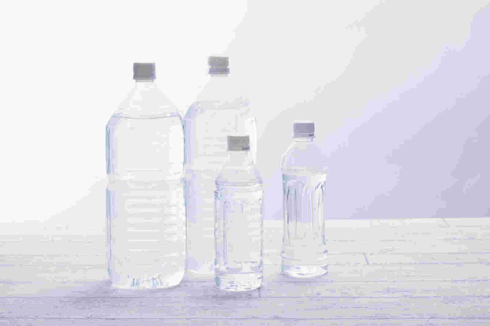 ペットボトル入りの水