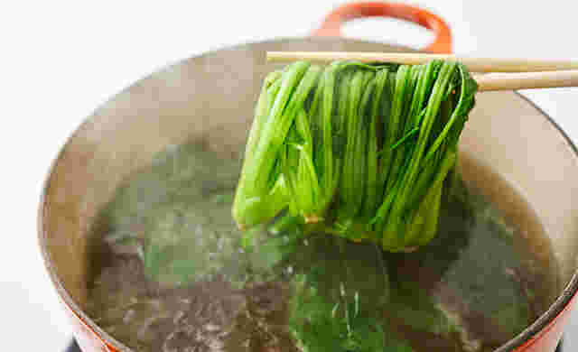 ほうれん草を茹でるところ