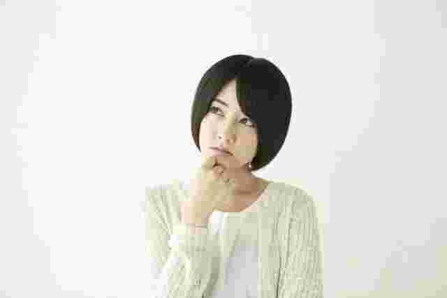 考えている女性