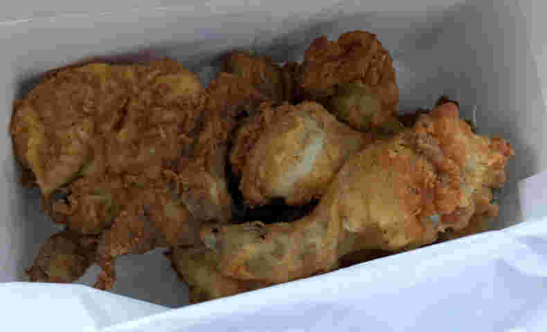 テイクアウトしたケンタッキーのチキン