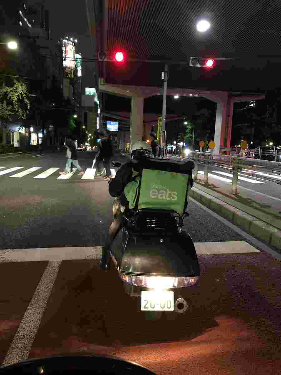 ウーバーイーツのバイクの画像