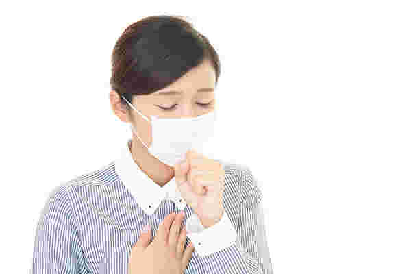 風邪をひいた女性のイメージ