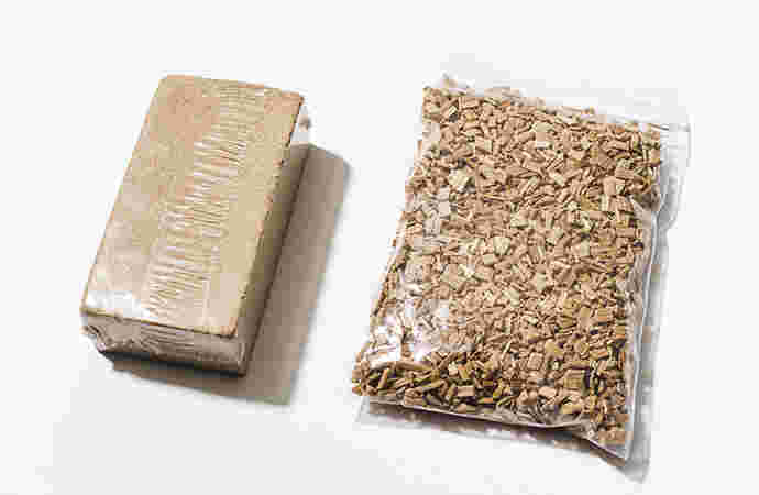 チップタイプとウッドタイプの燻製剤