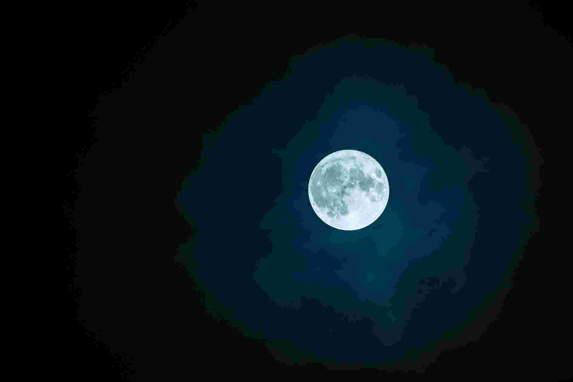 夜の満月