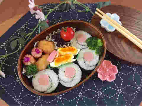 魚肉ソーセージの海苔巻き