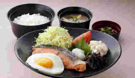 七種の和朝食