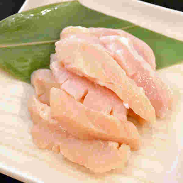 ピンク色で鶏肉のような色合いのミノ