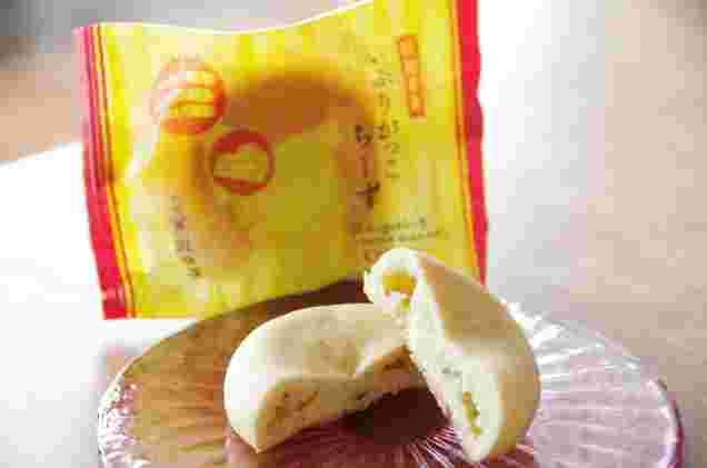いぶりがっこチーズけを半部に割ったもの
