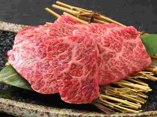 脂肪分がほどよく入って柔らかくて美味しそうなハラミ