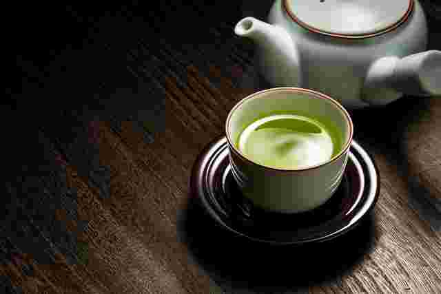 急須とお茶の画像