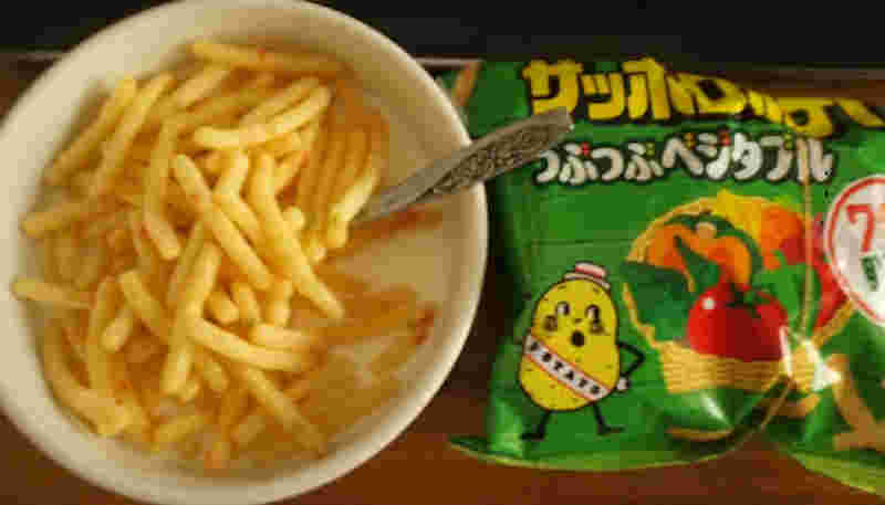 サッポロポテトを牛乳に浸している写真
