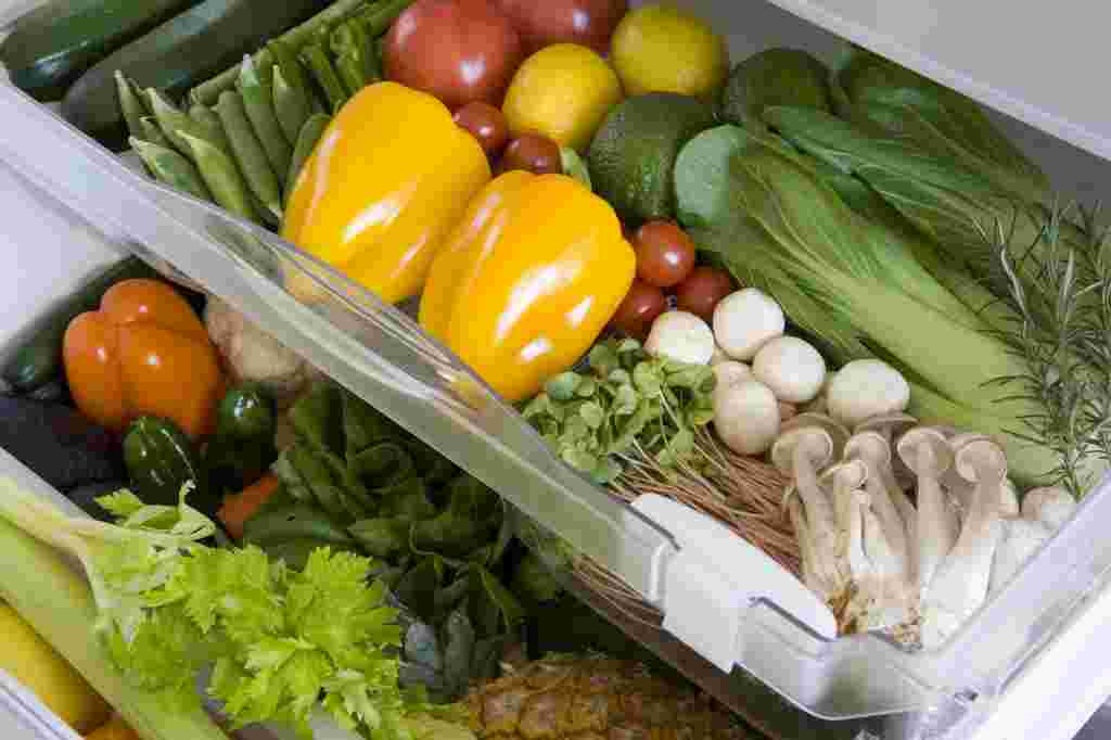野菜室の引き出しに整理された野菜