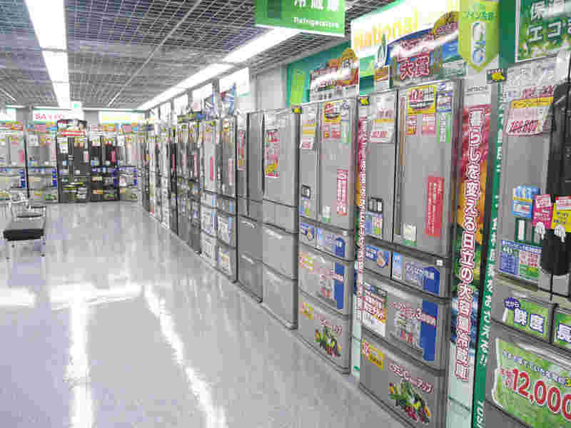 家電量販店の冷蔵庫売り場