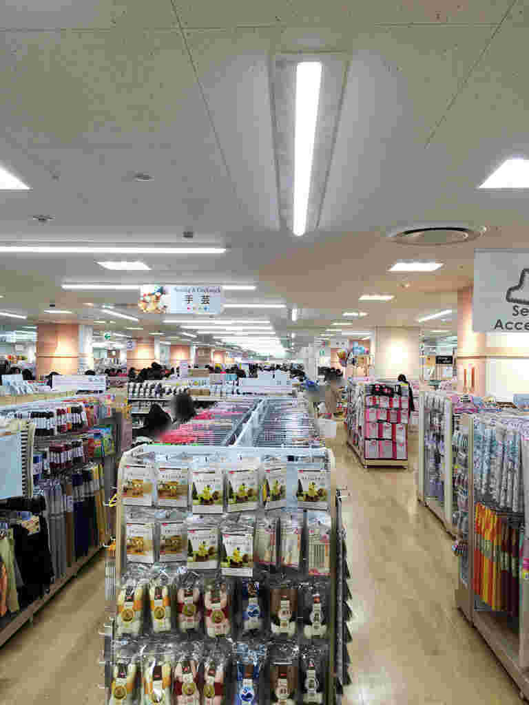 ダイソーの広い店内