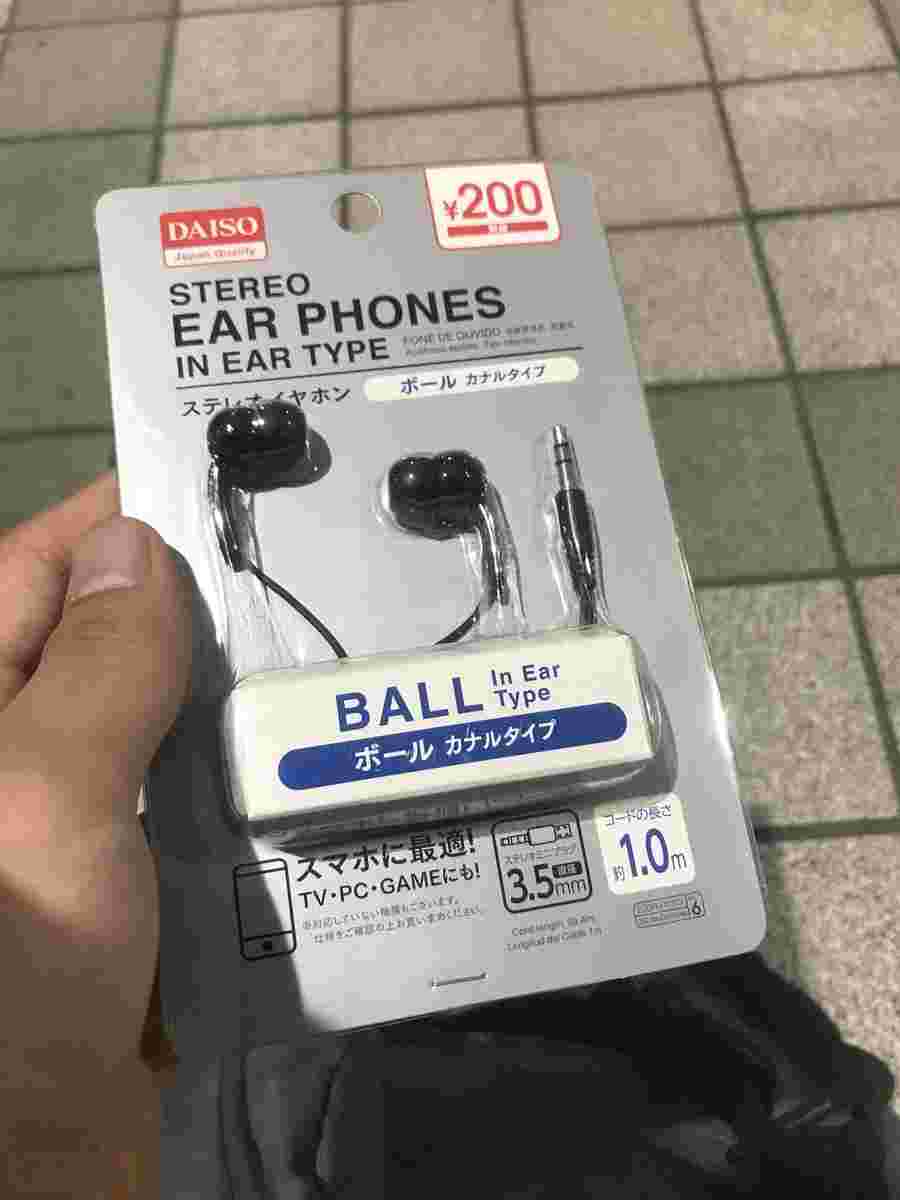 100均のイヤホン
