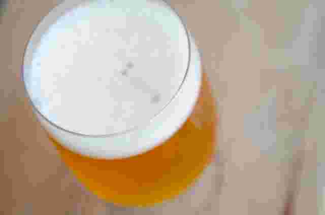 グラスに入ったビール