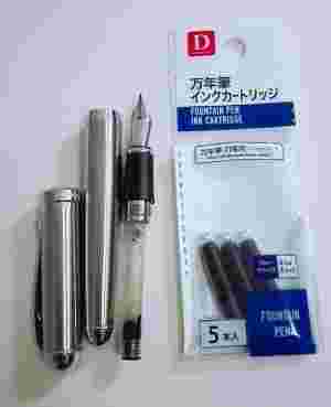 万年筆とカートリッジ