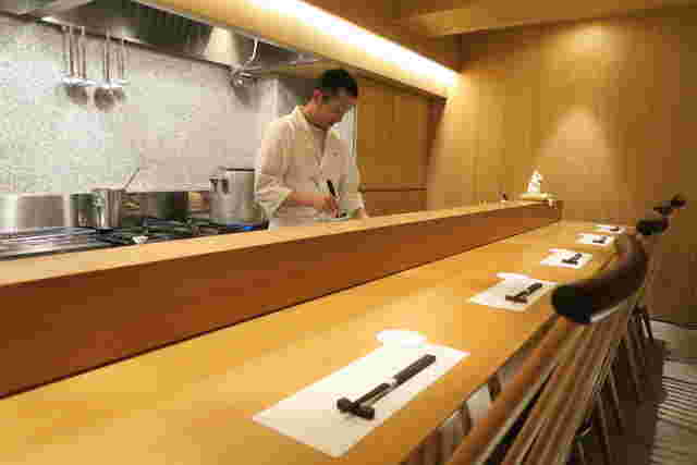 割烹料理屋のカウンター