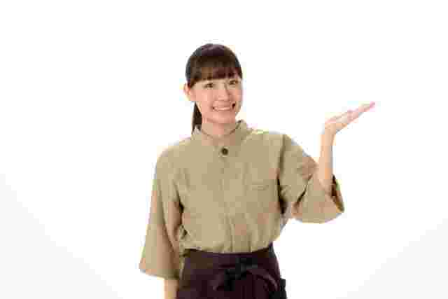 案内をする女性店員