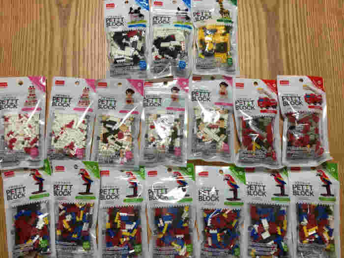 ダイソーで販売しているプチブロックの豊富な種類の様子