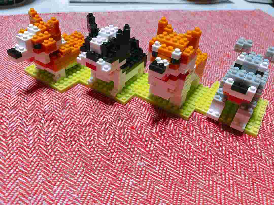 プチブロックで作る動物のアレンジの様子