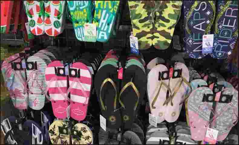 豊富な種類のダイソーのサンダル売り場