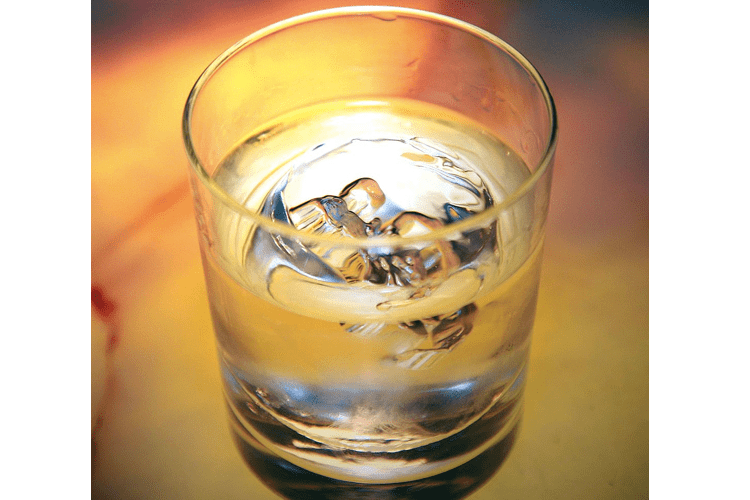 焼酎を注いだグラス