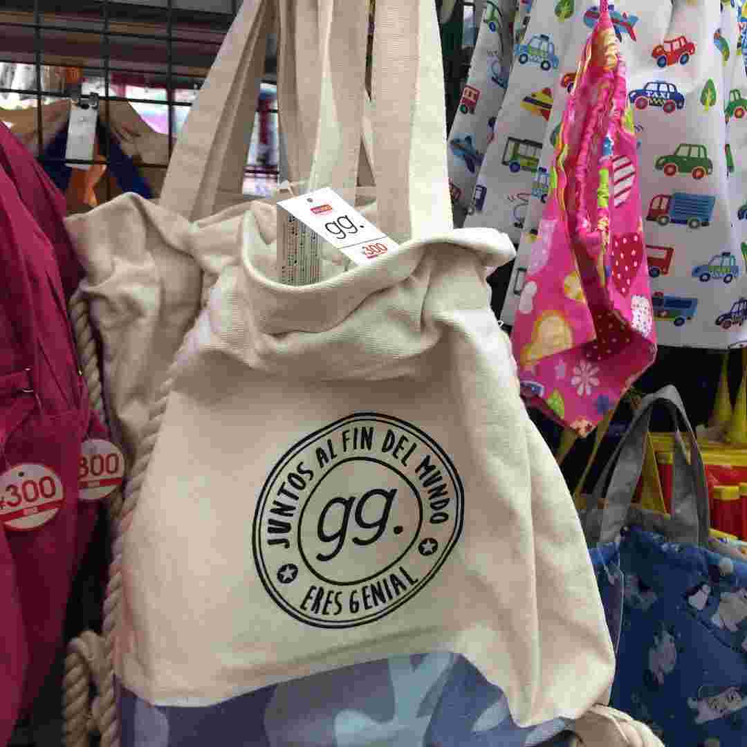 ダイソーのリネン地巾着型リュック300円の商品紹介