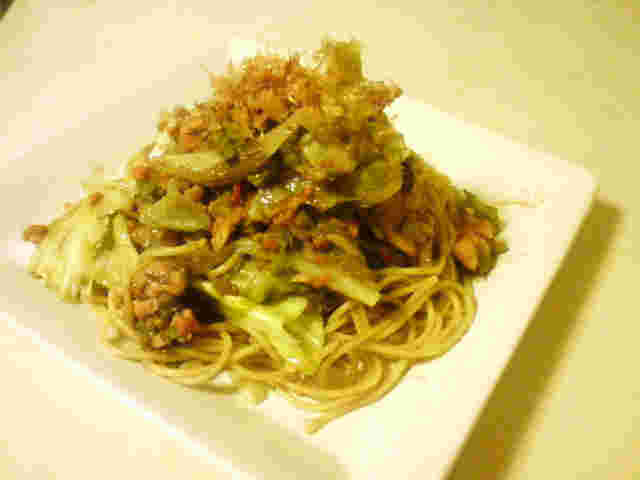 お皿に盛っためふんの野菜たっぷりパスタ