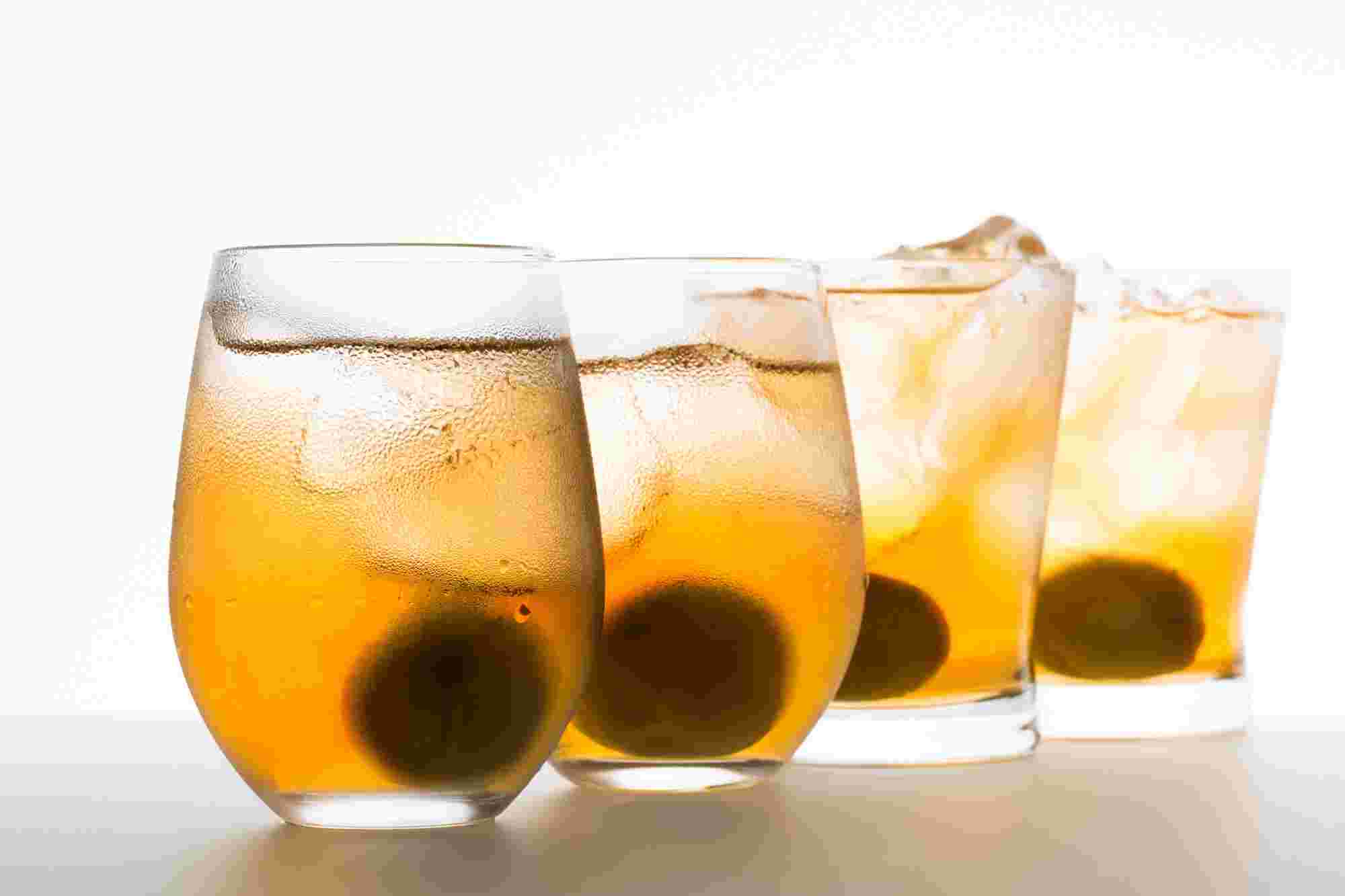 グラスに入った梅酒4個