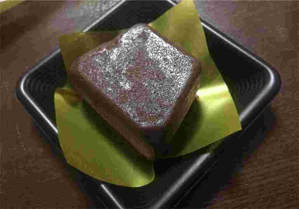 テリーヌショコラをパッケージから出したところ