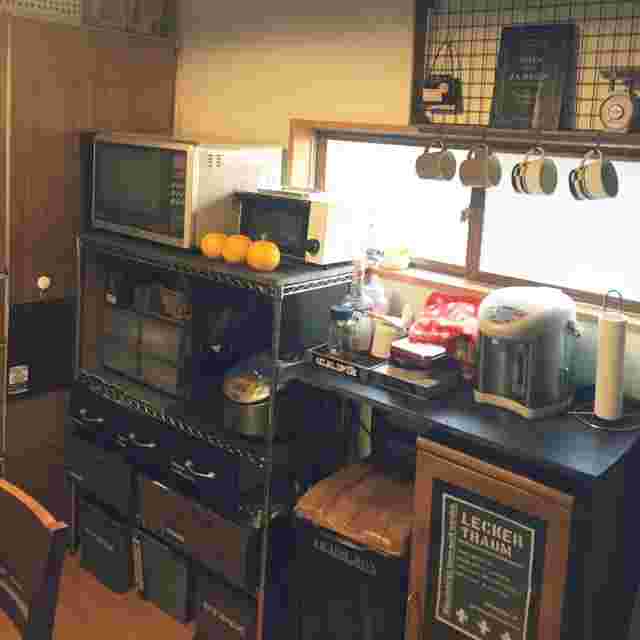 キッチンにあるスチールラック