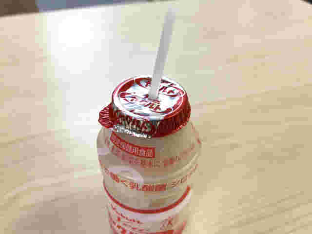 ストローをさしたヤクルト