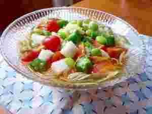 野菜を乗せたそうめん