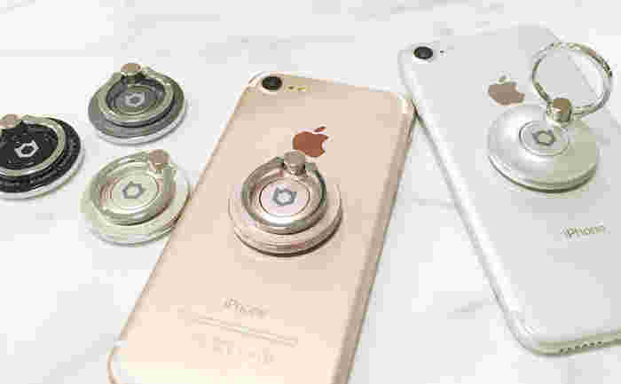 スマホリングを付けたスマホ
