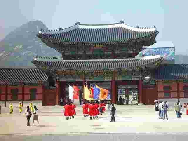 韓国の王宮の正面入り口の様子