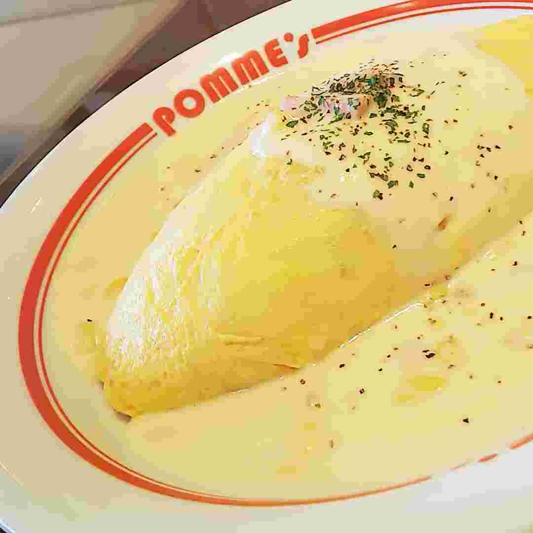 ベーコンとコーンのチーズクリームソースオムライス