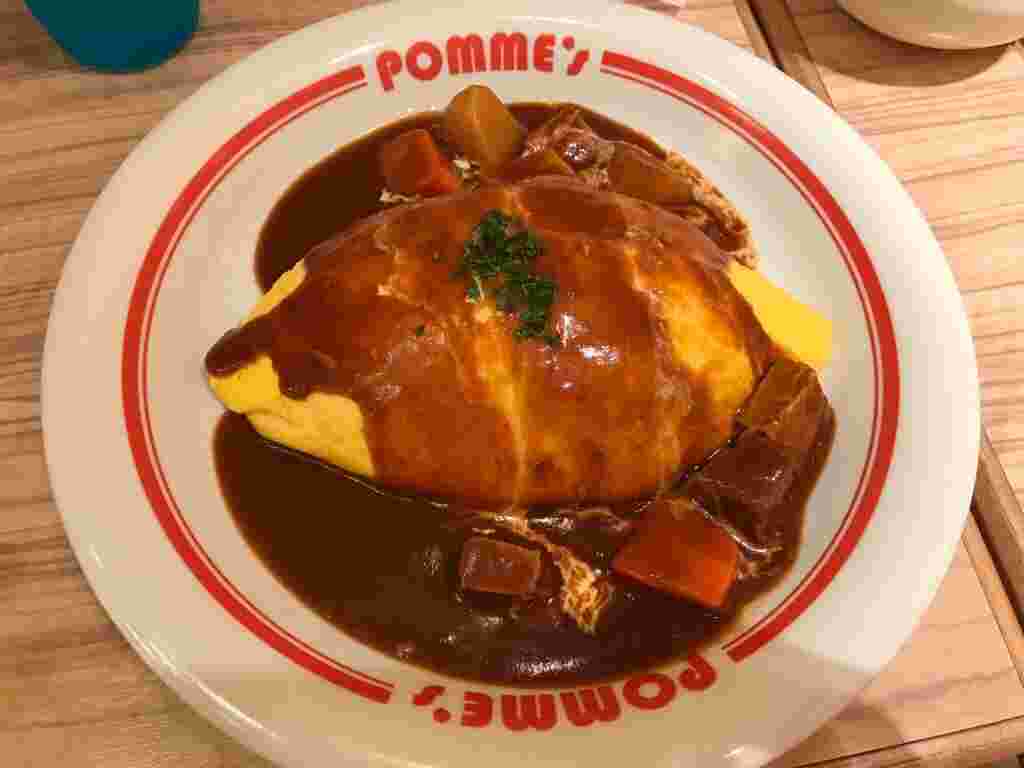 じっくり煮込んだビーフシチューオムライス
