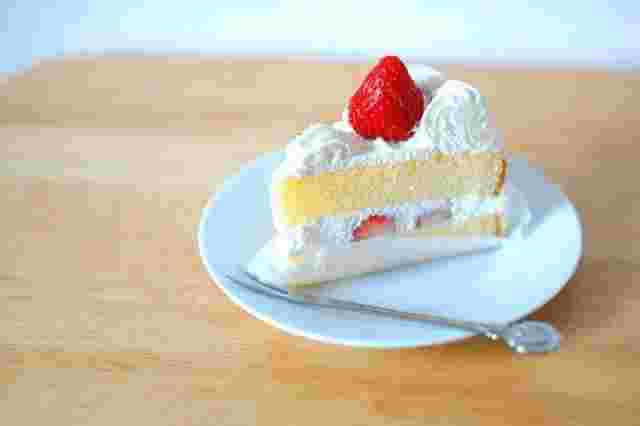 ショートケーキと添えられたフォーク