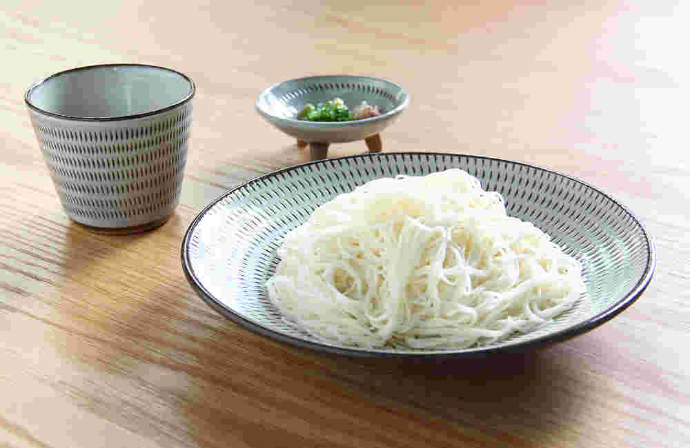 お皿に盛られたそうめんの様子