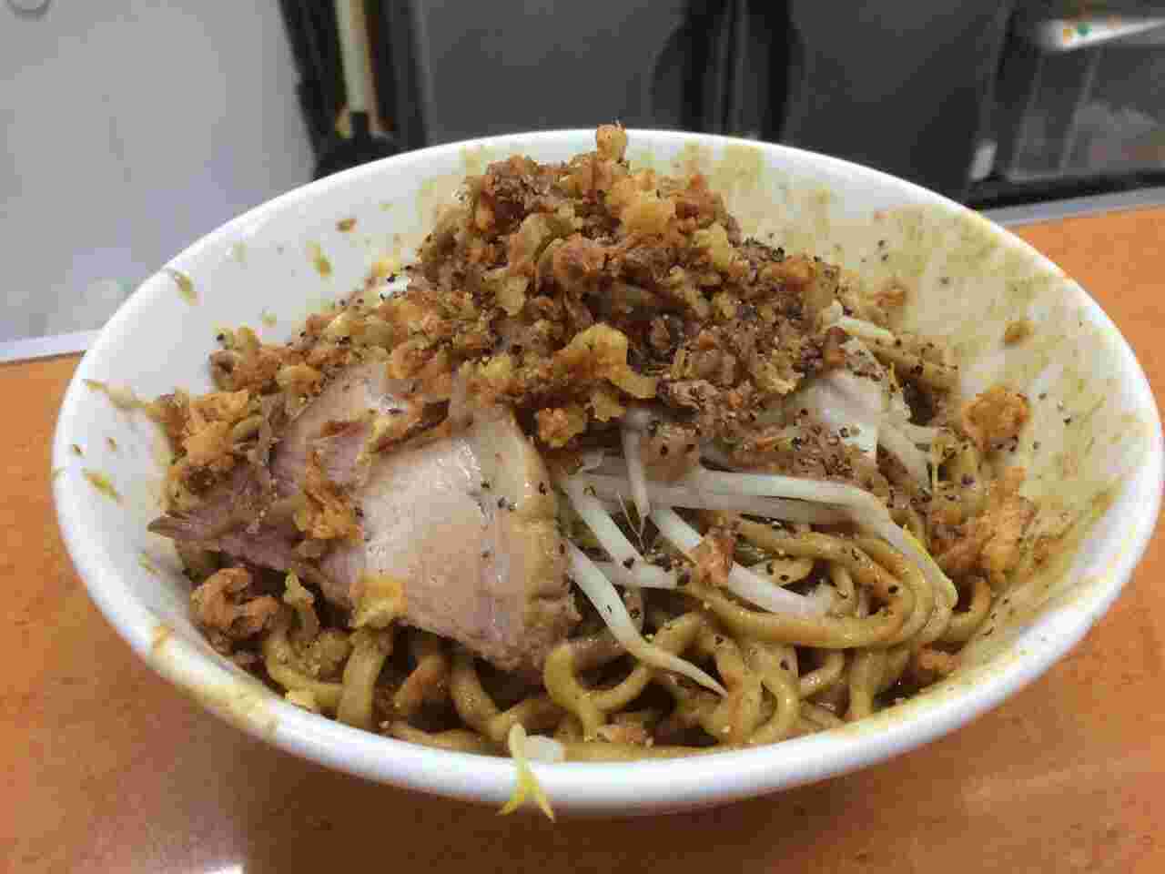歴史を刻めの汁なしラーメン