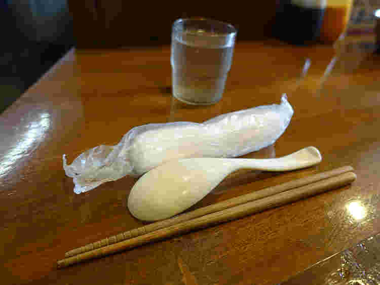 レンゲやお箸などの画像