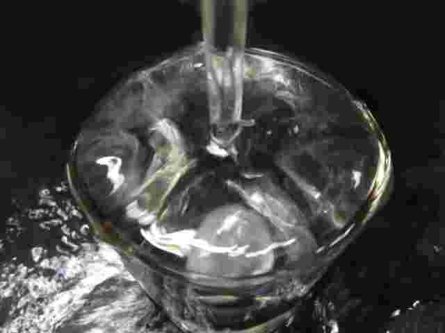焼酎は透き通る透明感のある非常に高い濃度の蒸留酒
